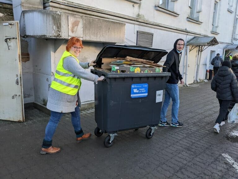 How a refugee center embraced the help of 2000 volunteers